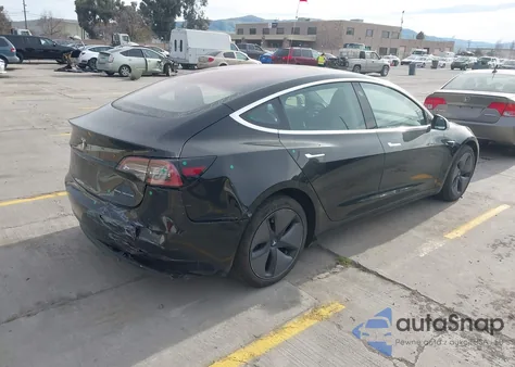 2018 Tesla Model 3 Long Range/Performance z USA, uszkodzony, nr VIN 5YJ3E1EB3JF178776